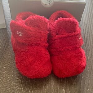 UGG Red Cozy Slippers Newborn 02/03